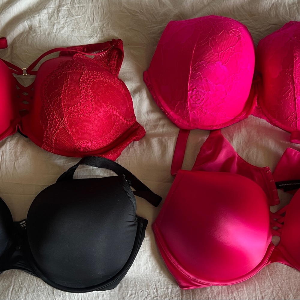 Elegant Lace and Smooth Finish Bra Set